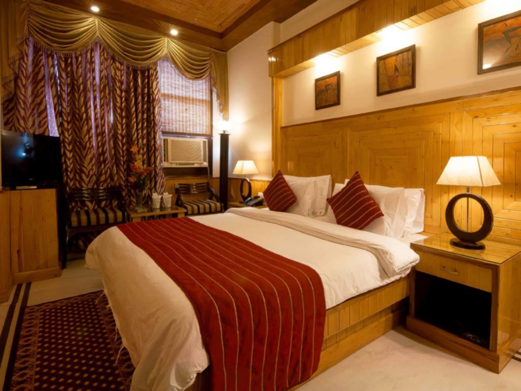 Wood Castle Hotel Nuova Delhi Esterno foto
